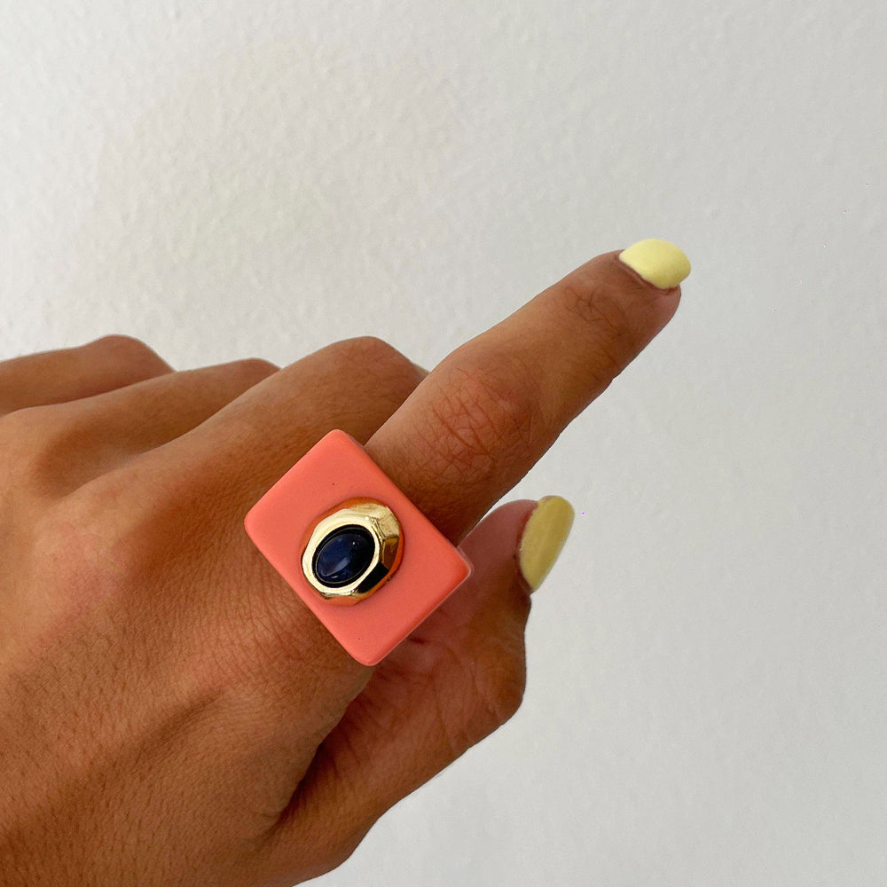 Anillo mujer rosa chicle con piedra natural sodalita