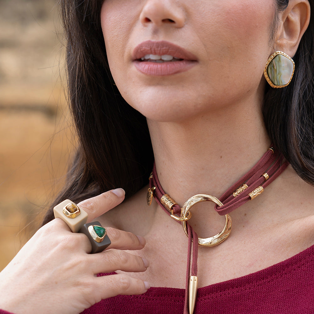 Anillo grande marrón con malaquita