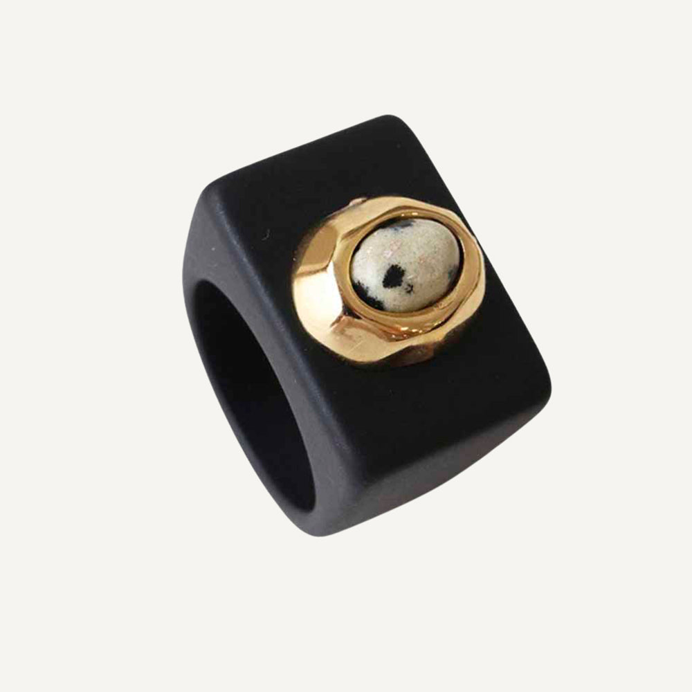 Anillo mujer negro con Jaspe dálmata