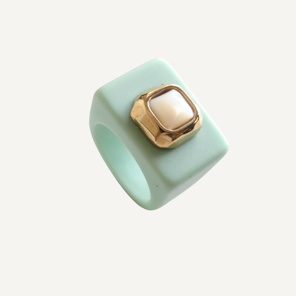 Anillo para mujer color mint madreperla