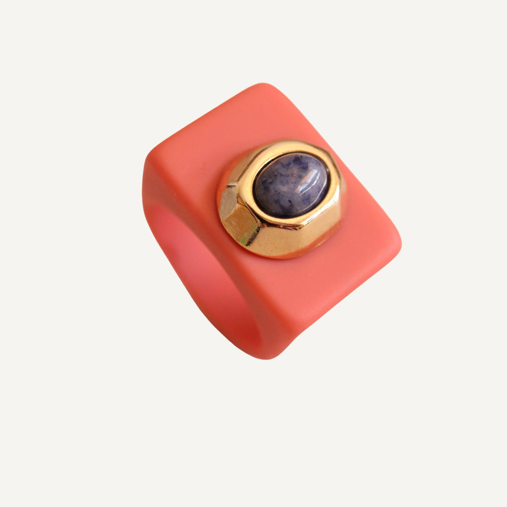Anillo mujer rosa chicle con piedra natural sodalita