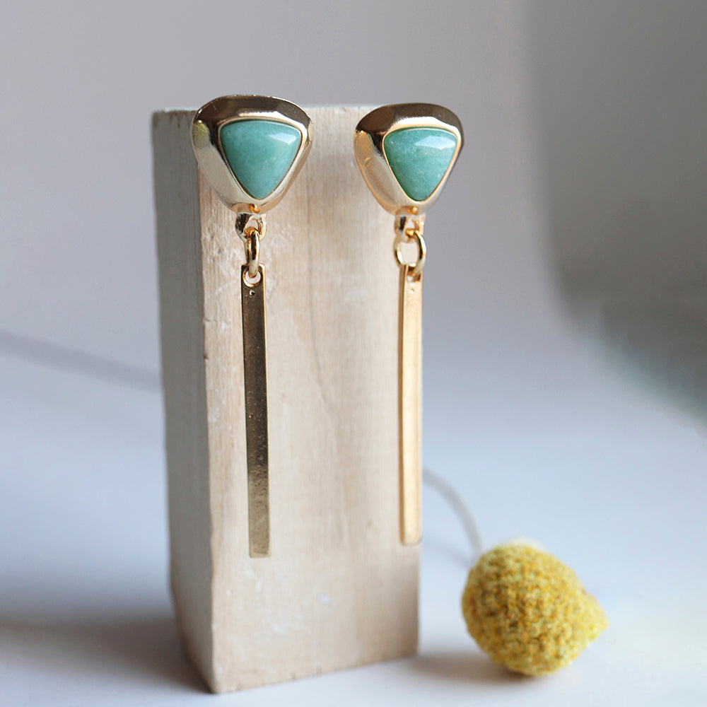 Pendientes dorados con piedra natural FINE triángulo